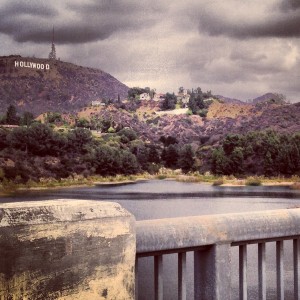 El cartel de Hollywood visto desde el Hollywood Lake Reservoir