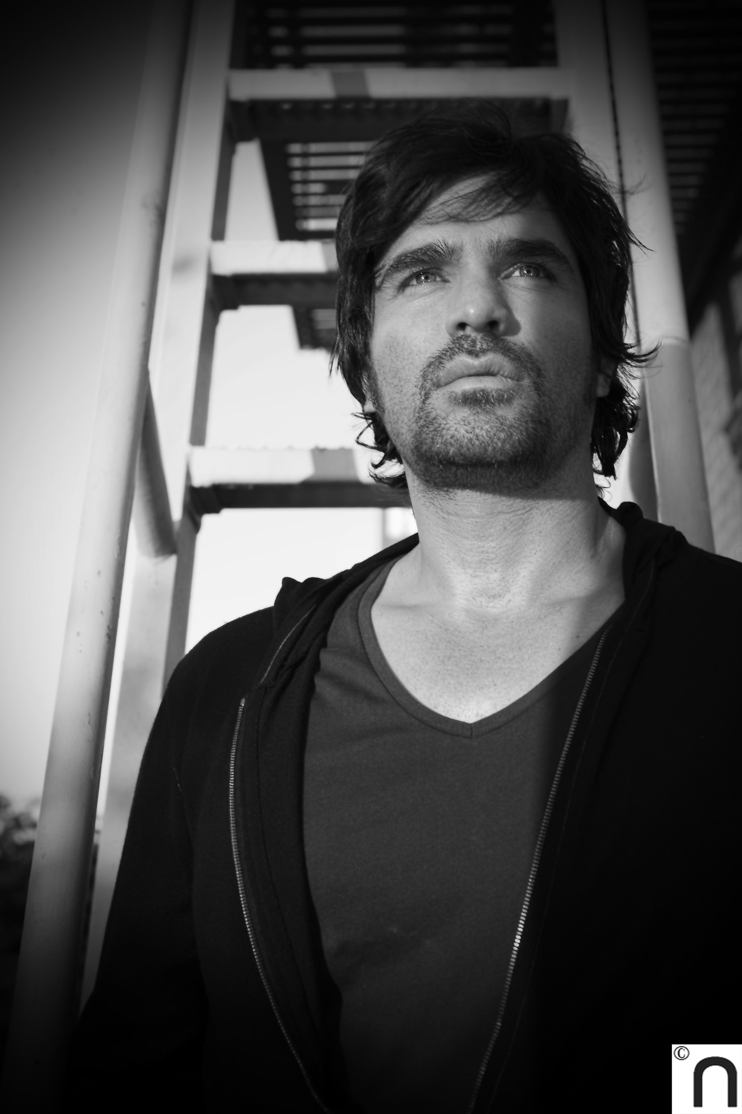 El actor, originario de Tamaulipas, acaba de ser golpeado por la tragedia, al perder de forma violenta a dos personas muy cercanas a su corazón: el padre y el hermano de su compadre, Alejandro G. Monteverde, director y escritor de la película: "Sólo poniéndose uno en manos de Dios, pueden superarse momentos así".